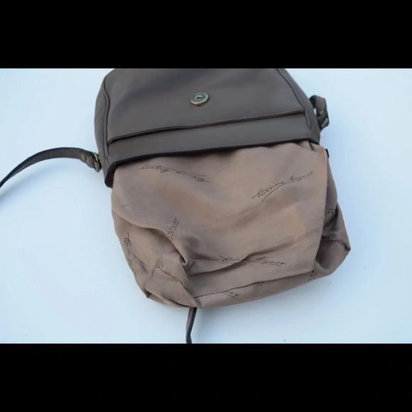 Etienne Aigner cross body bag - Picture 5 of 8